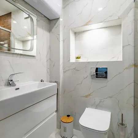 Apartman Luxury Redefined In Center - Elevate Your In A Smart And Modern