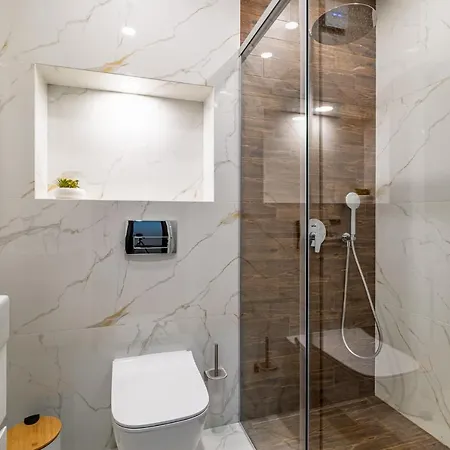 Luxury Redefined In Center - Elevate Your In A Smart And Modern Apartman Várna