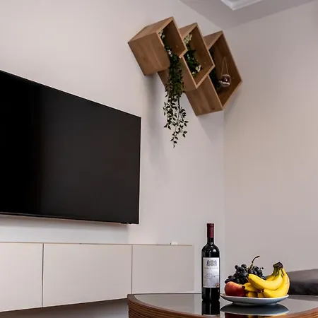 Luxury Redefined In Center - Elevate Your In A Smart And Modern Apartman